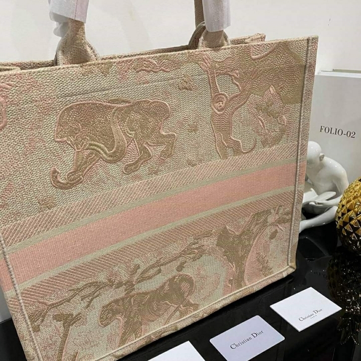 DIOR Dioriviera Summer 2022 PINK BEACH TOTE VIC GIFT WOODEN STAR CHARM NEW eBay #25 DIOR Dioriviera Summer 2022 PINK BEACH TOTE VIC GIFT WOODEN STAR CHARM NEW eBay